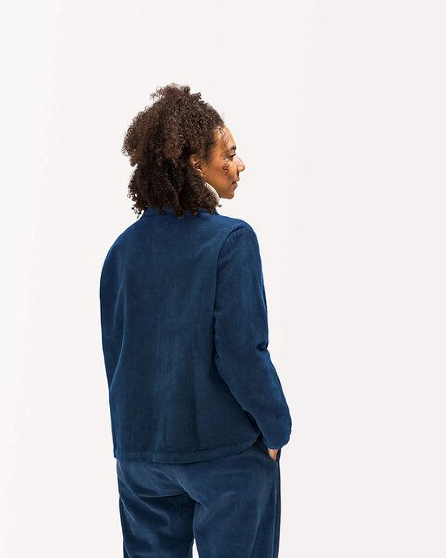 Matona Zeitlose Cordjacke im Hemdstil für Frauen / Corduroy Classic Jacket – Ansicht 2