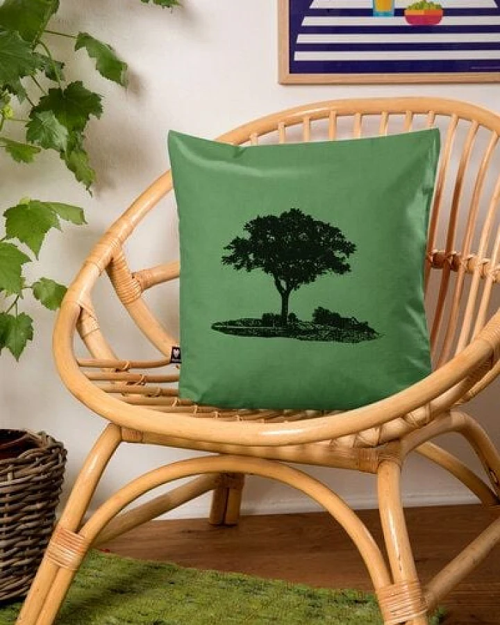 Hirschkind Bio-Kissenbezug 'Baum im Oderbruch' grün mit schwarzem Druck 40*40 cm