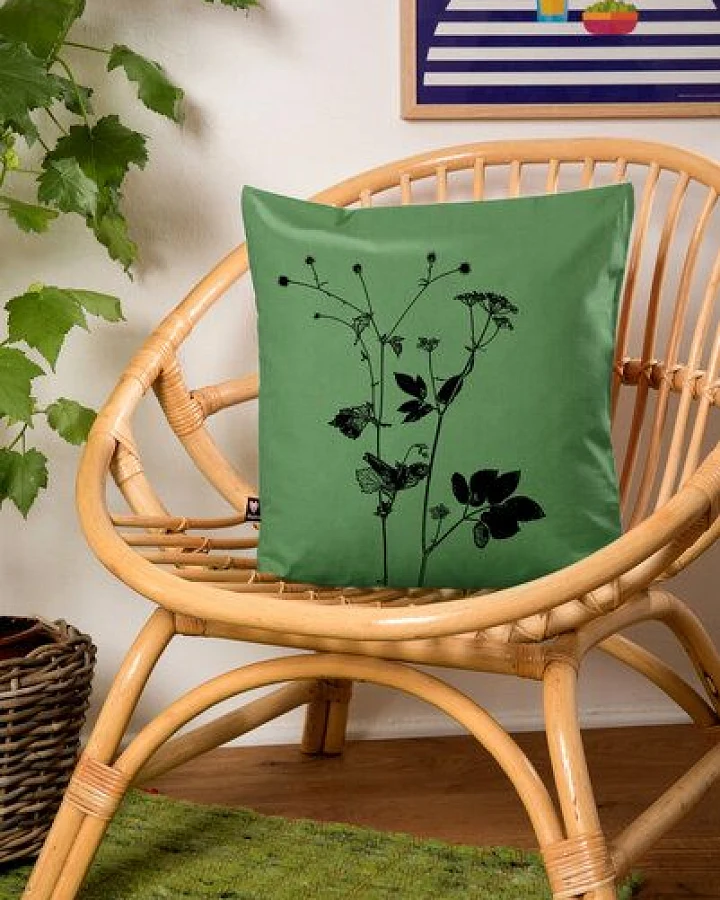 Hirschkind Bio-Kissenbezug 'Lovely Unkraut' grün mit schwarzem Druck 40*40 cm