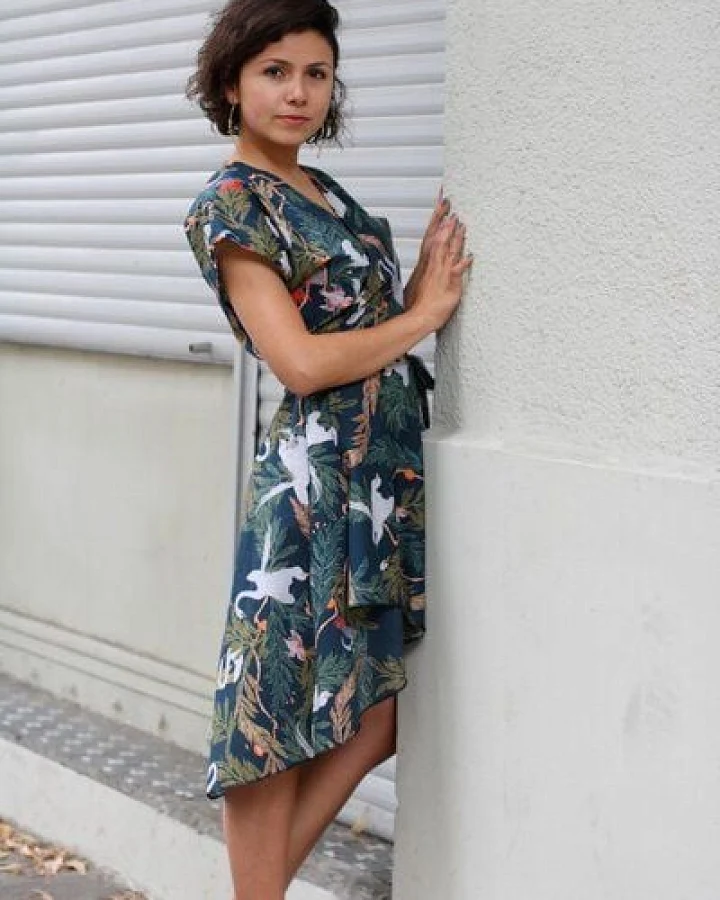ManduTrap Wickelkleid Feline aus Bio-Baumwolle (kbA) mit Schwanenmuster - Nachhaltiges Sommerkleid