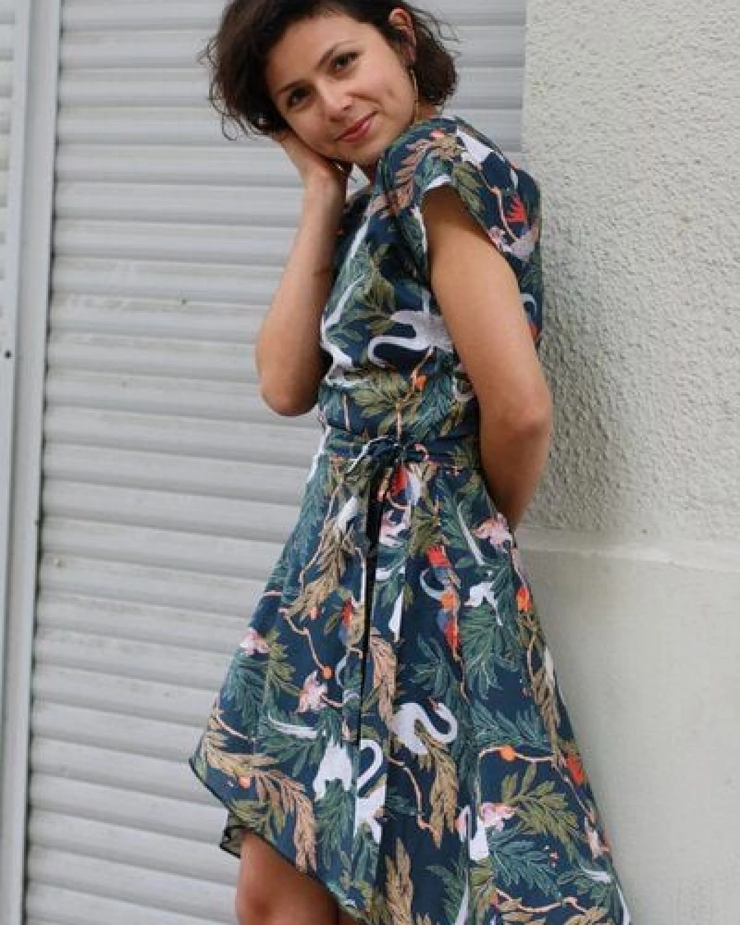 ManduTrap Wickelkleid Feline aus Bio-Baumwolle (kbA) mit Schwanenmuster - Nachhaltiges Sommerkleid – Ansicht 3