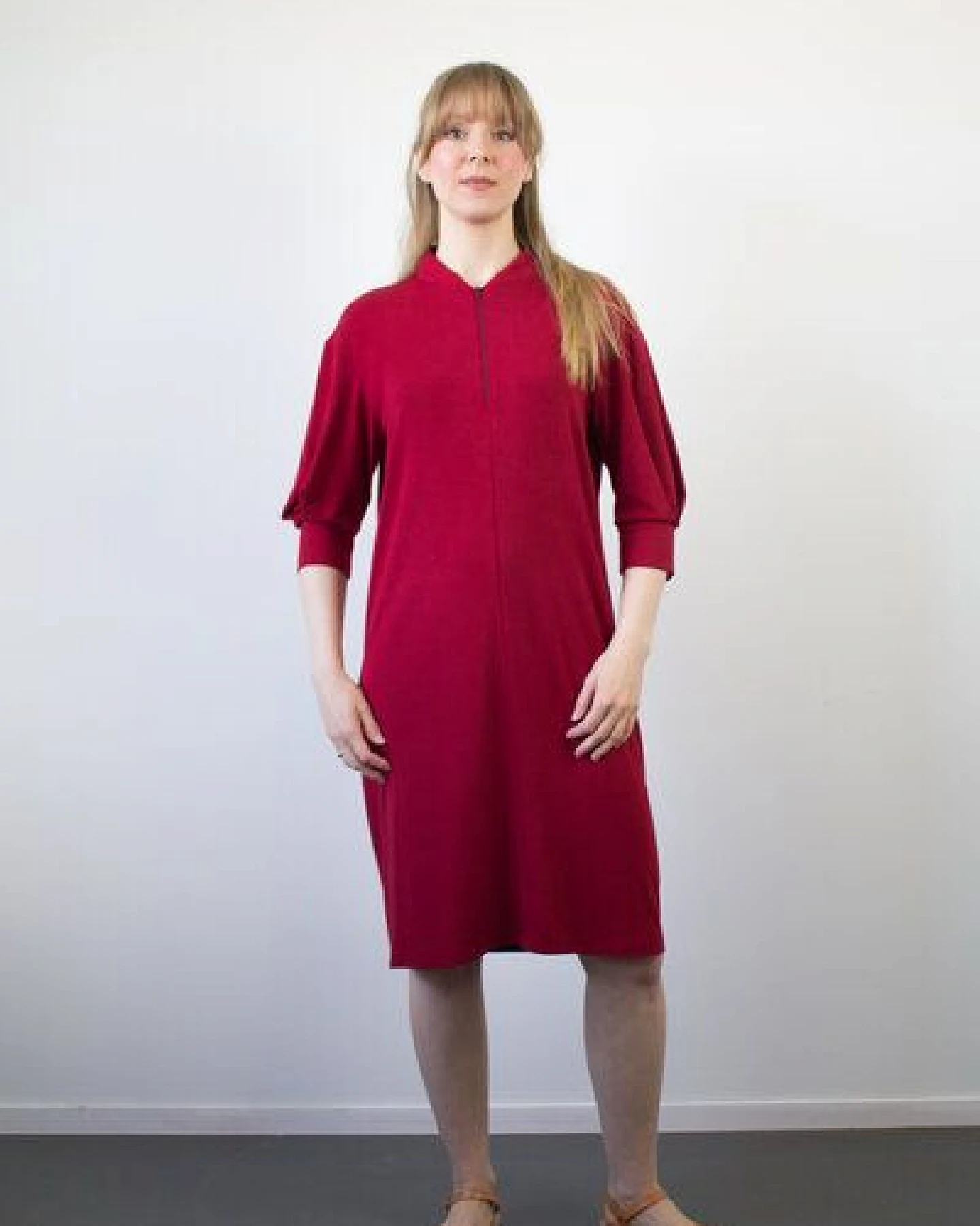 Skrabak Kleid Leni aus Modal Micro Jersey in dunkelrot – Ansicht 2