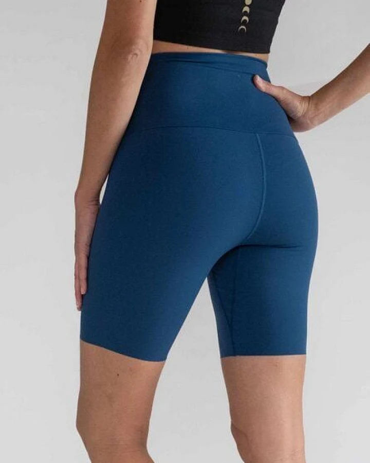 Arctic Flamingo Yoga Shorts FEATHER aus Rizinusöl PETROLBLAU