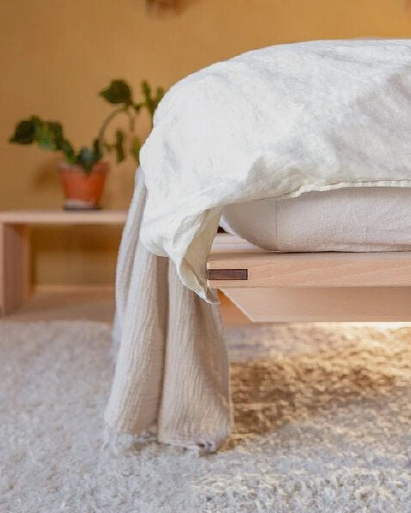YAK holzraum Bett Buchenholz mit Nussbaum-Details NOOMY Massivholz – Ansicht 4
