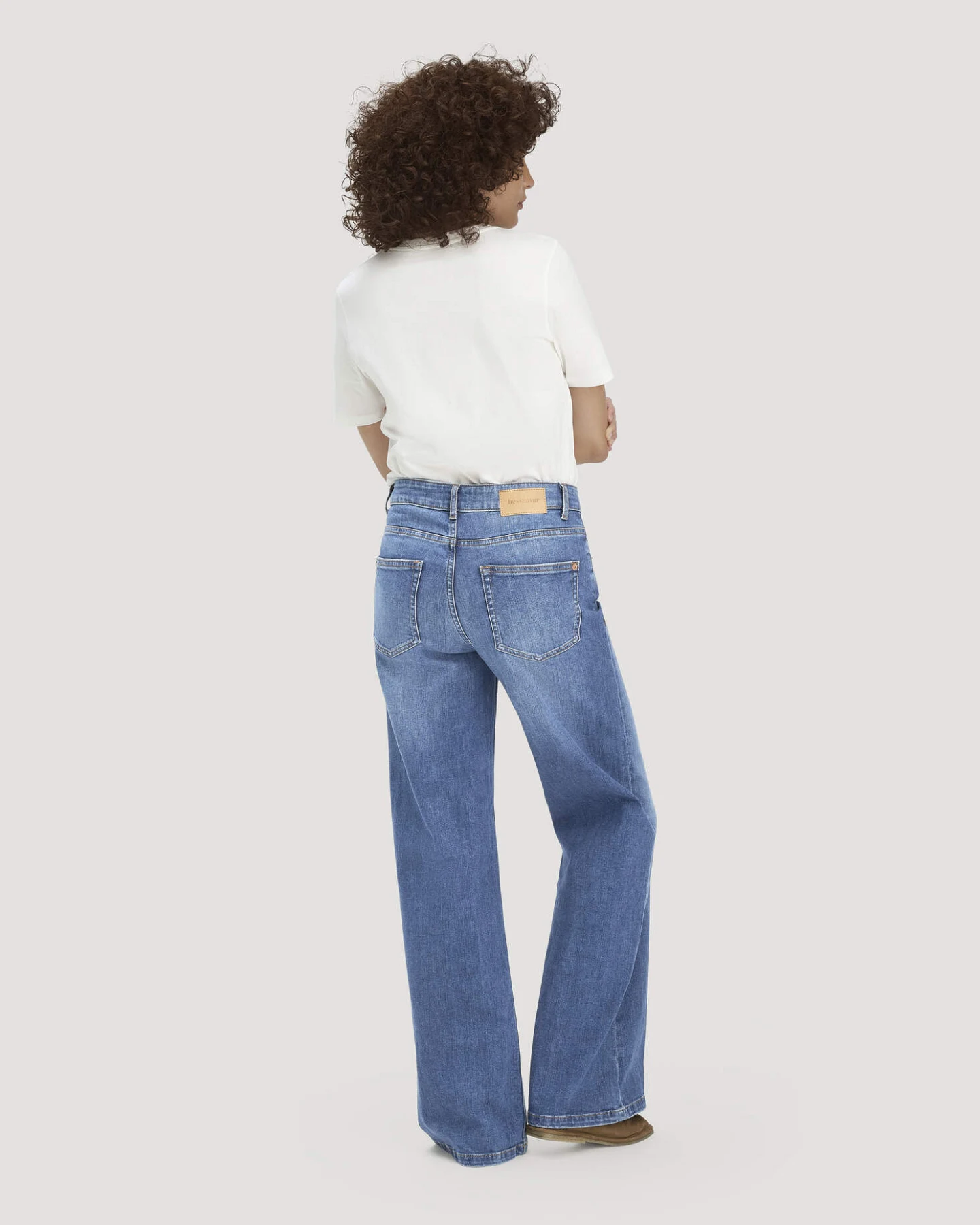 hessnatur Damen Jeans ALVA Wide Leg aus Bio-Denim - blau - Größe 26/32 – Ansicht 2