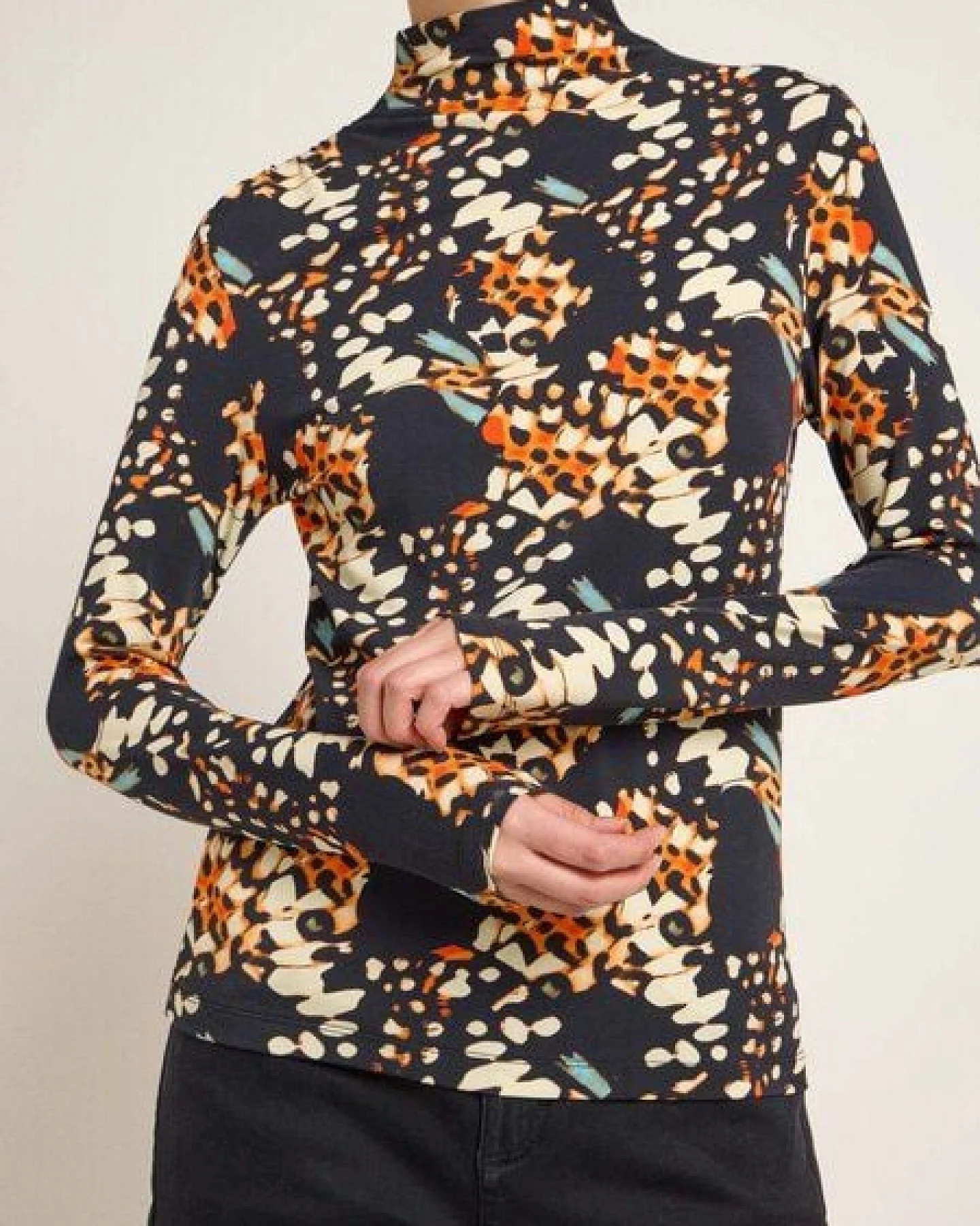 LANIUS Stehkragenshirt mit Kräuseln aus Bio-Baumwolle und Tencel – Ansicht 4
