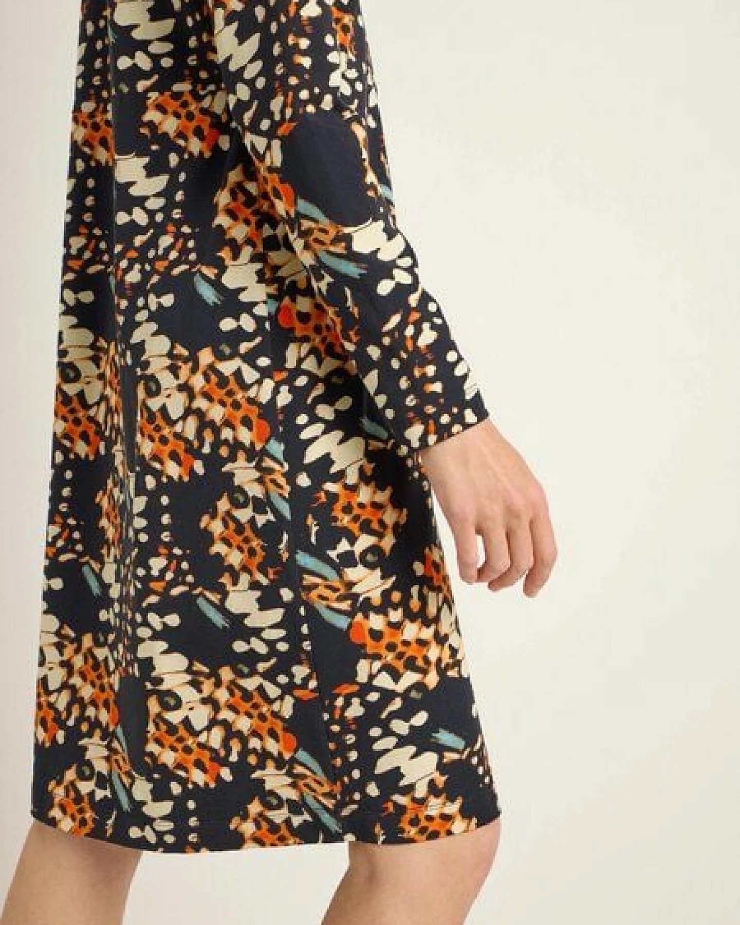 LANIUS Kleid in Wickeloptik aus Bio-Baumwolle und Tencel – Ansicht 4