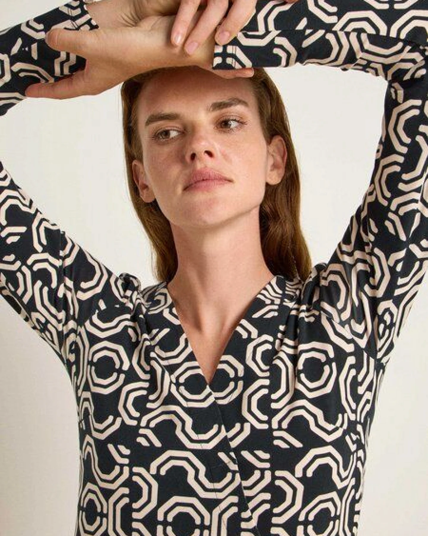LANIUS Kleid in Wickeloptik aus Bio-Baumwolle und Tencel – Ansicht 3