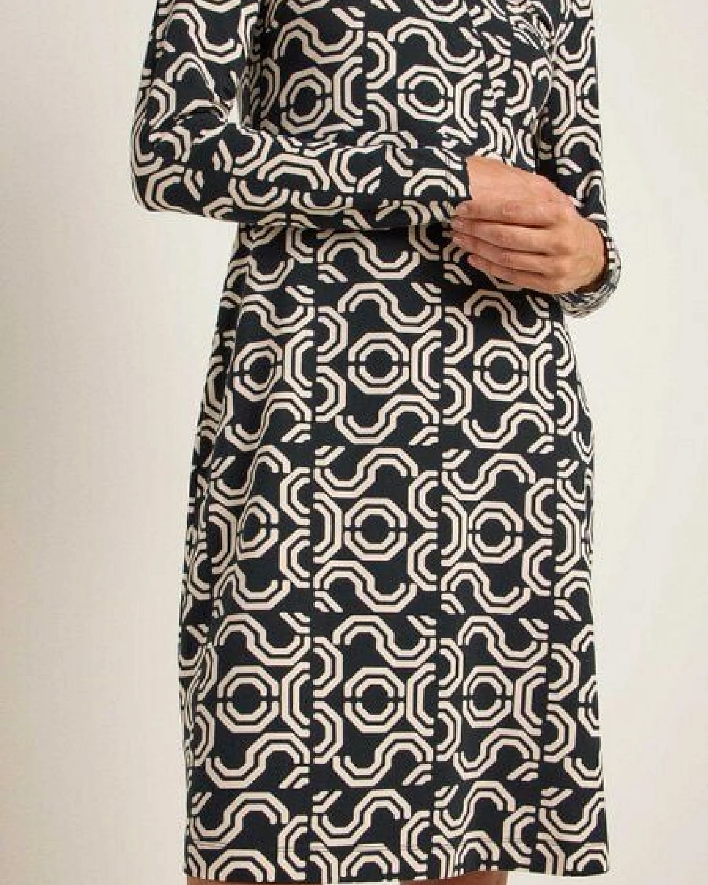 LANIUS Kleid in Wickeloptik aus Bio-Baumwolle und Tencel – Ansicht 4