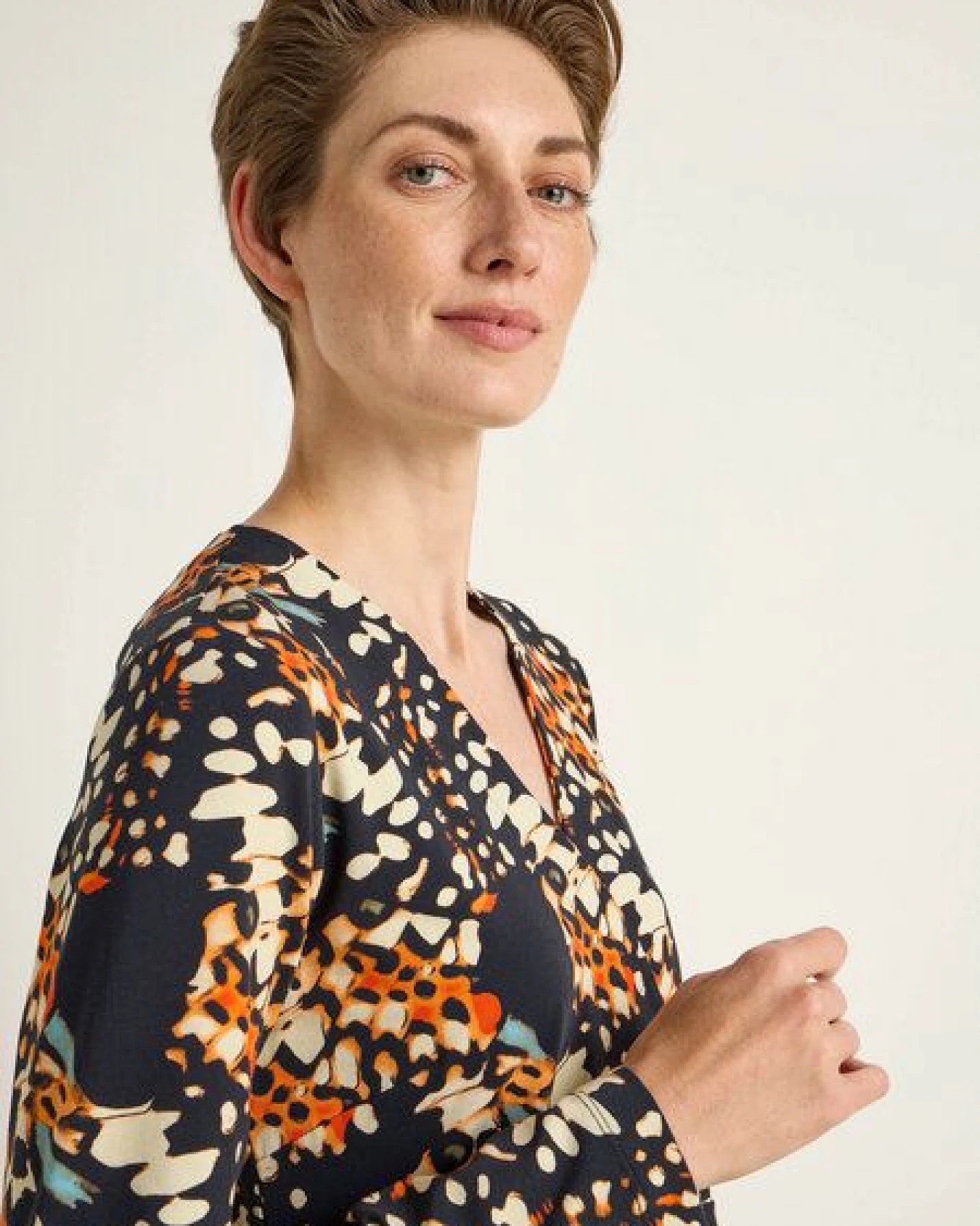 LANIUS Kleid in Wickeloptik aus Bio-Baumwolle und Tencel – Ansicht 3