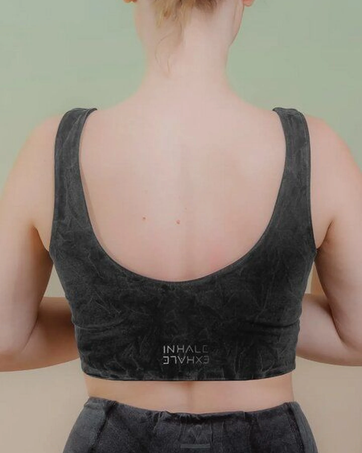 nice to meet me Reversible Crop Tank – wendbares Top aus Bio-Baumwolle – Ansicht 2