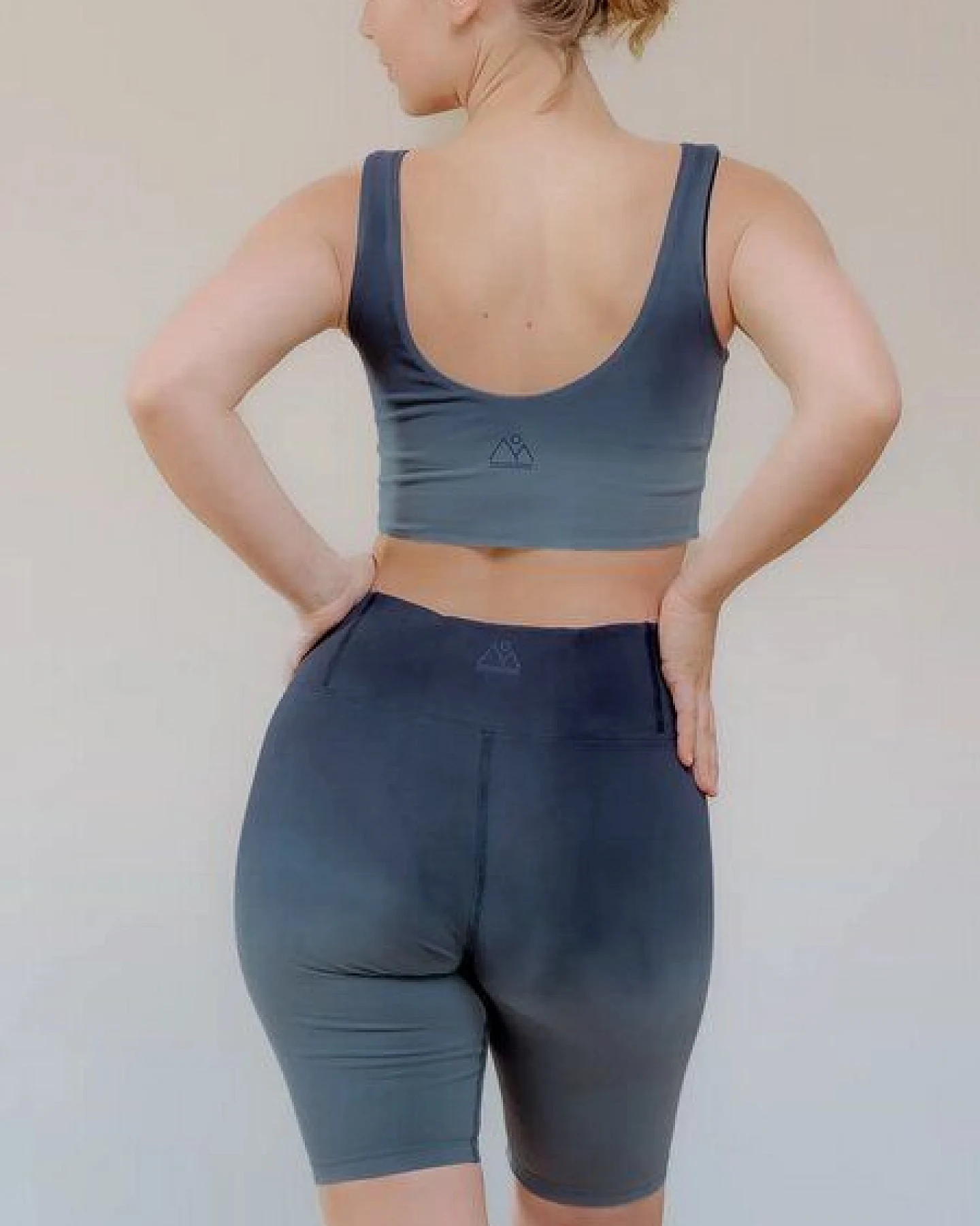 nice to meet me Reversible Crop Tank – wendbares Top aus Bio-Baumwolle – Ansicht 4