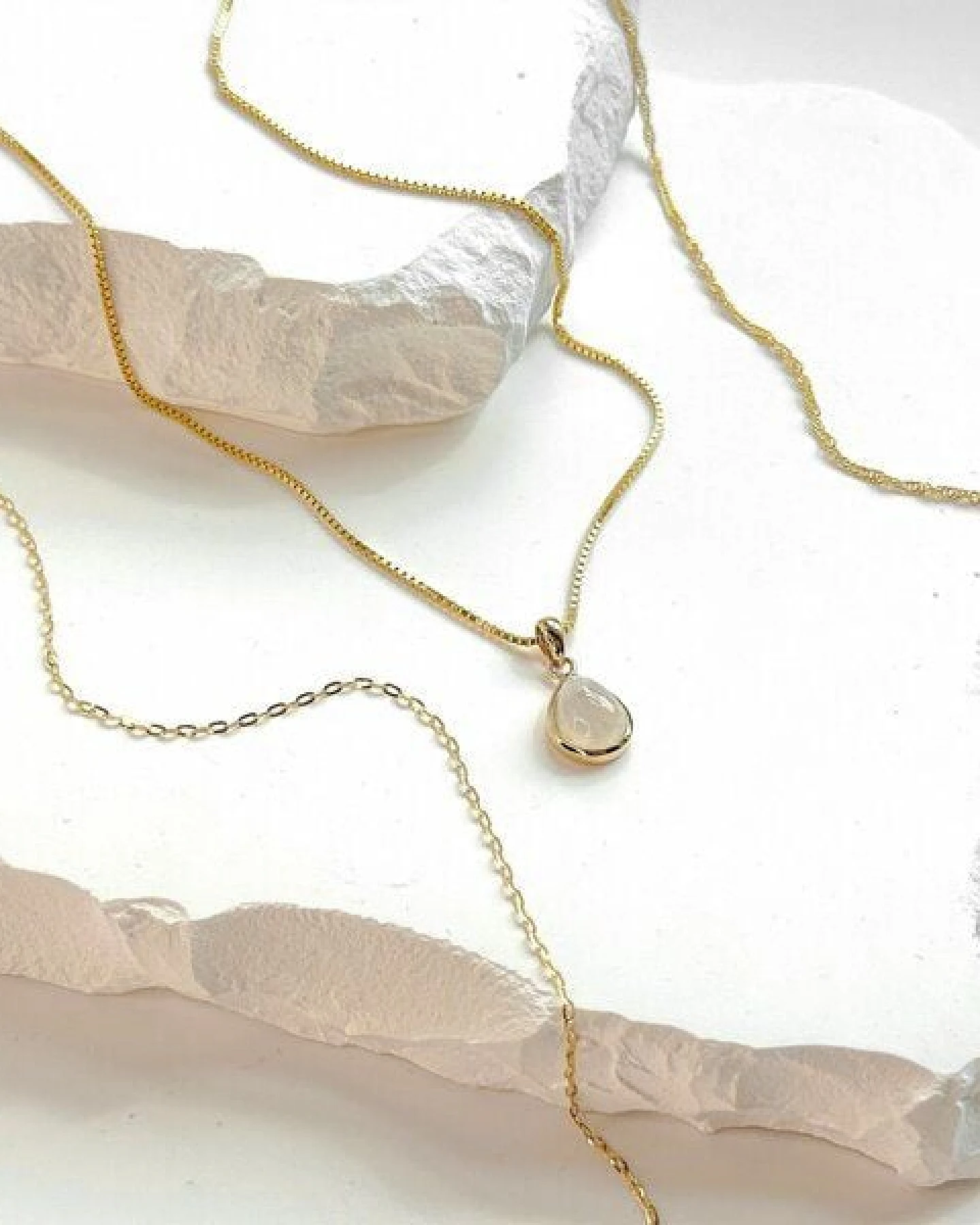 MOANINA Kette Nola Mondstein • 8k Echtgold – Ansicht 2