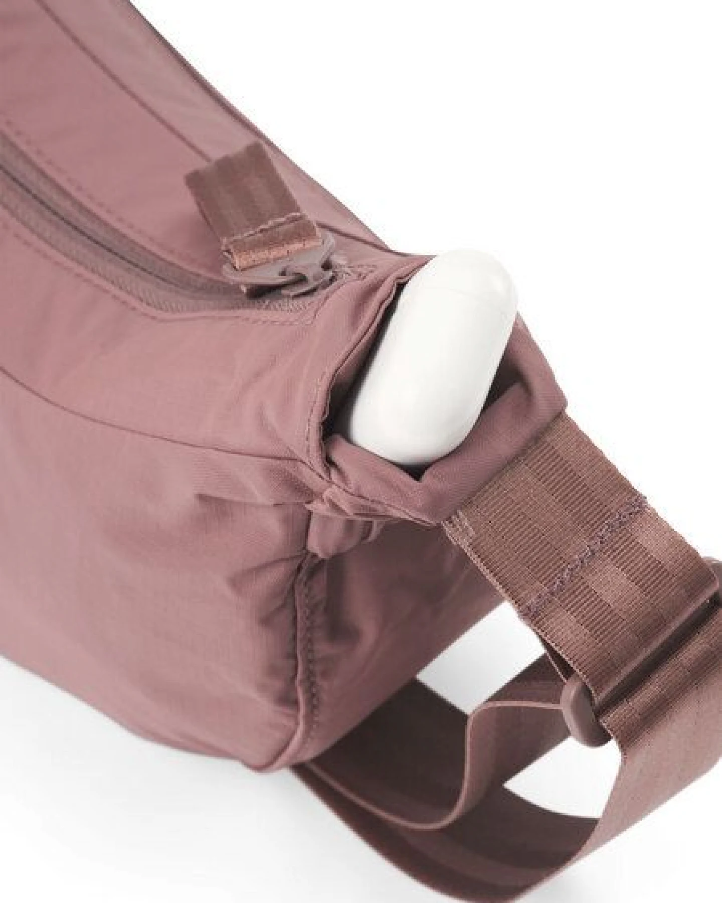 pinqponq Umhängetasche - Krumm Small - aus recyceltem Nylon – Ansicht 4