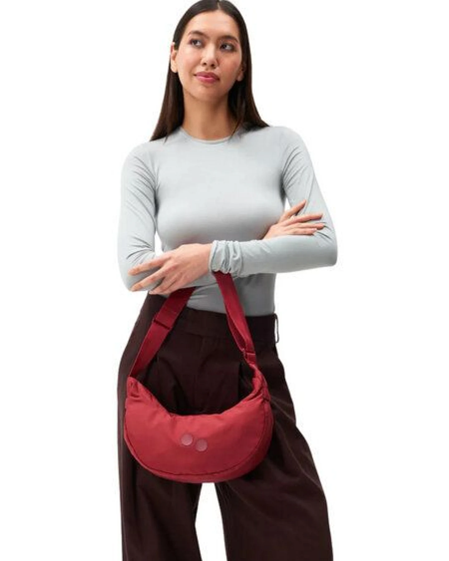 pinqponq Umhängetasche - Krumm Small - aus recyceltem Nylon – Ansicht 2