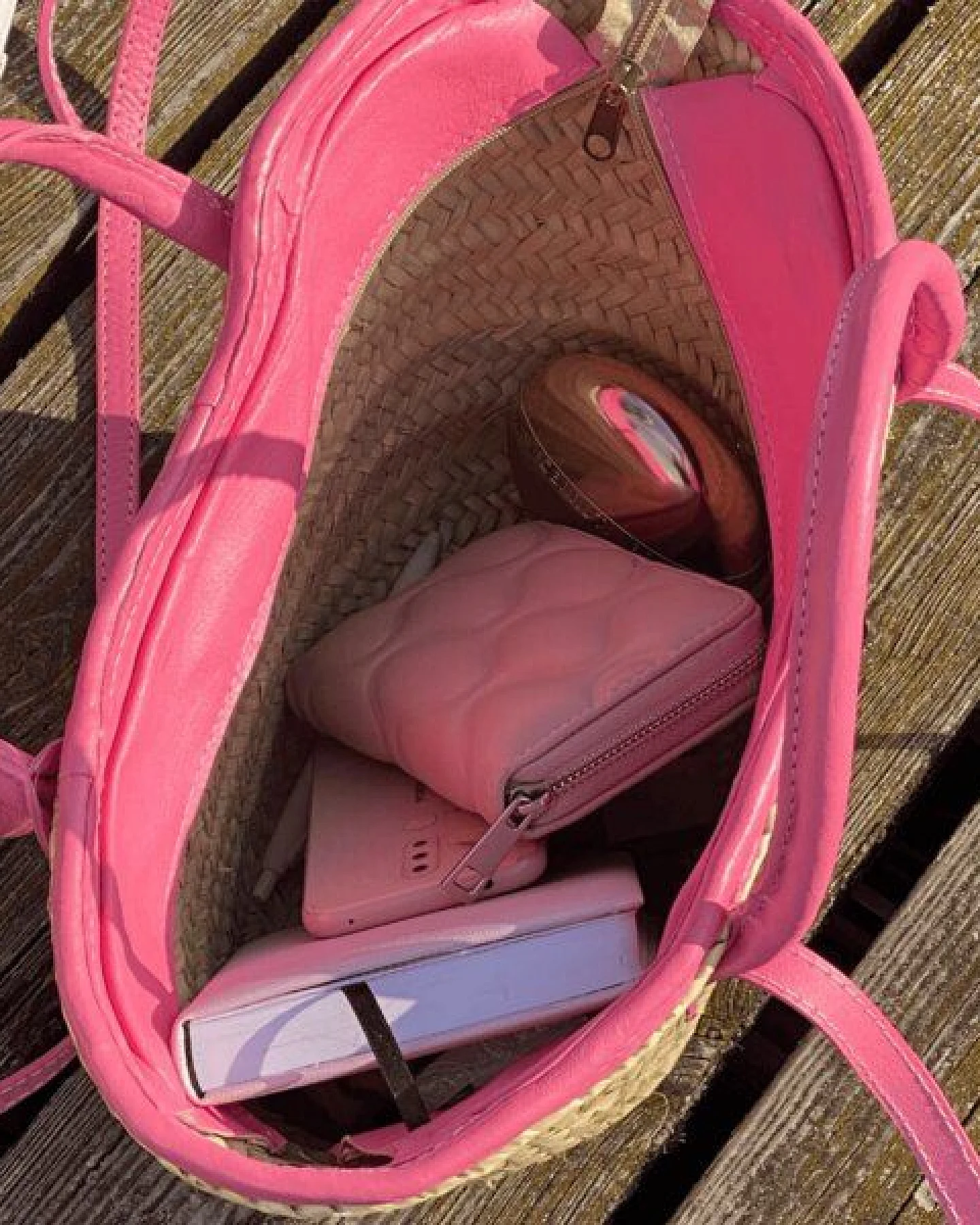 NATUREHOME Palmblatt-Tasche mit stilvollen Pinken Leder-Highlights 37x12x16cm – Ansicht 3