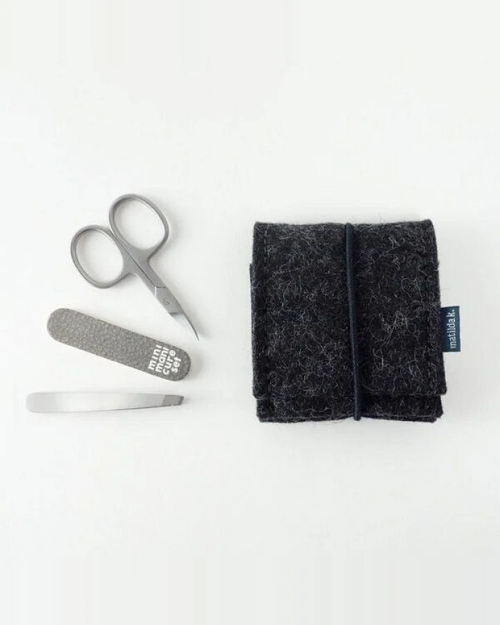 matilda k. manufaktur mini-maniküre-set 'ella' aus Wollfilz mit Rundgummi-Verschluß in vielen Farben