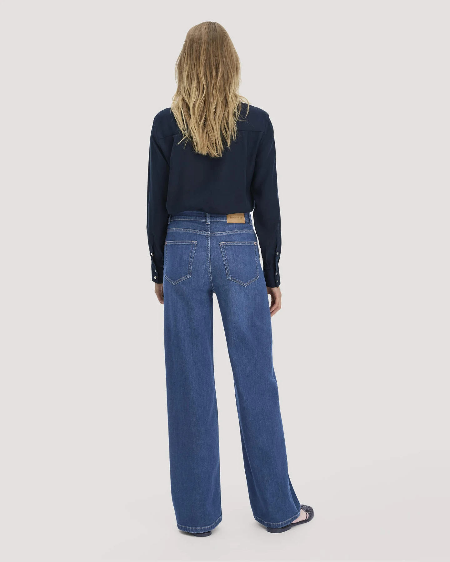 hessnatur Damen Jeans ALVA Wide Leg aus Bio-Denim - blau - Größe 30/32 – Ansicht 2