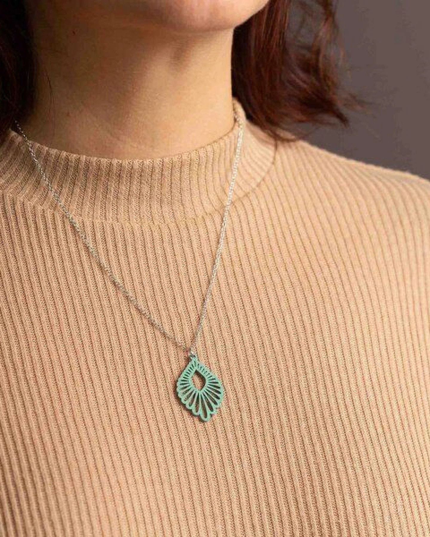 feinformart Kette mit Holzanhänger 'Mindful' – Ansicht 2