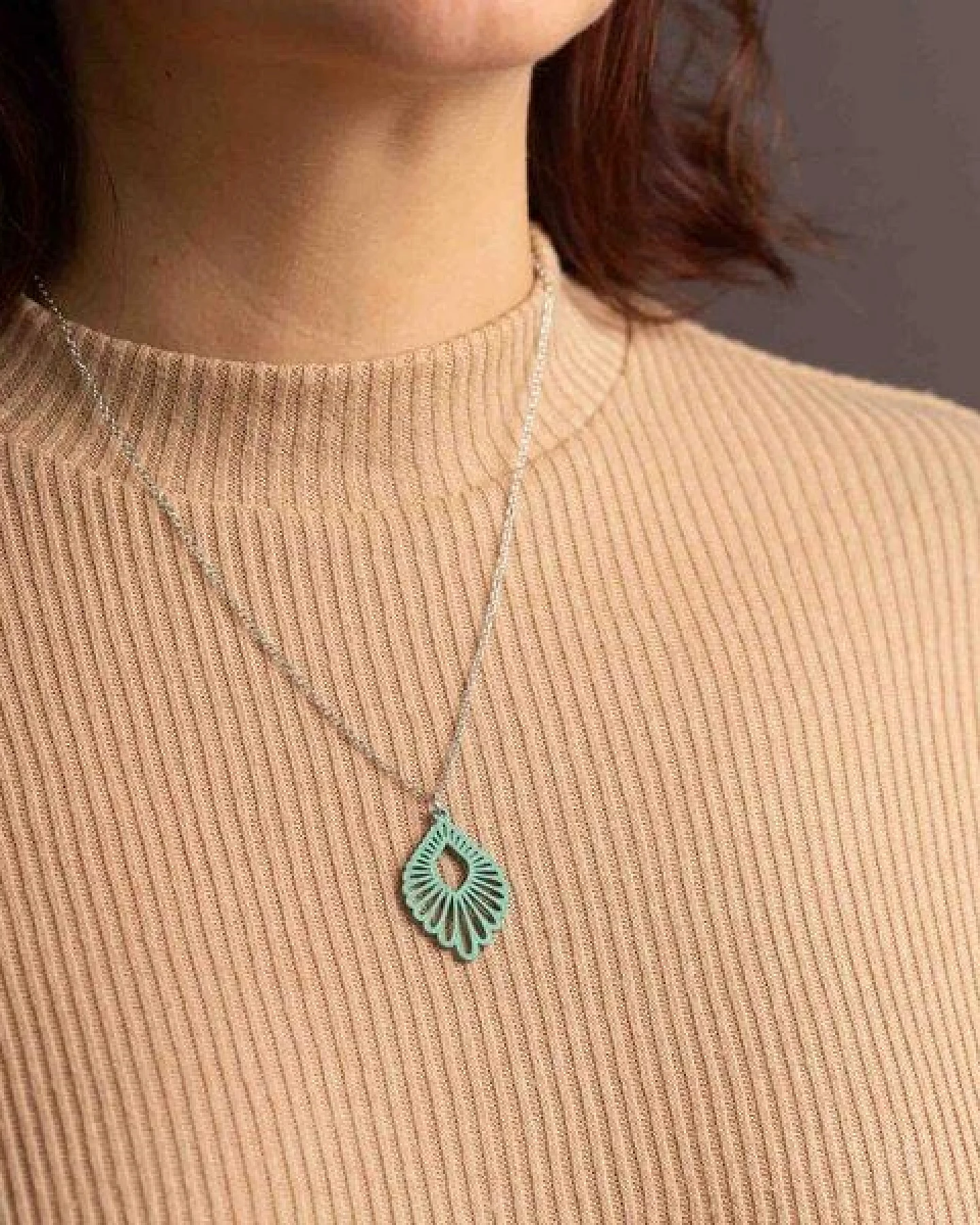feinformart Kette mit Holzanhänger 'Mindful' – Ansicht 2