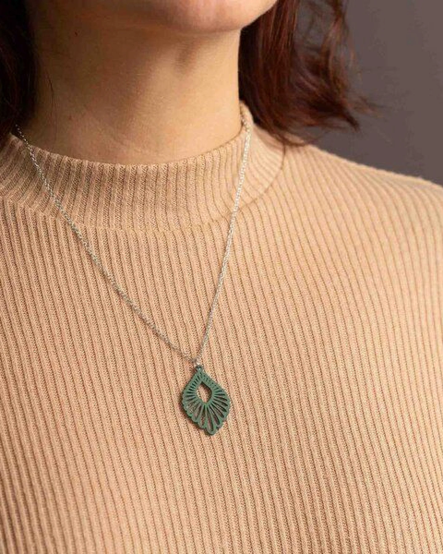 feinformart Kette mit Holzanhänger 'Mindful' – Ansicht 2