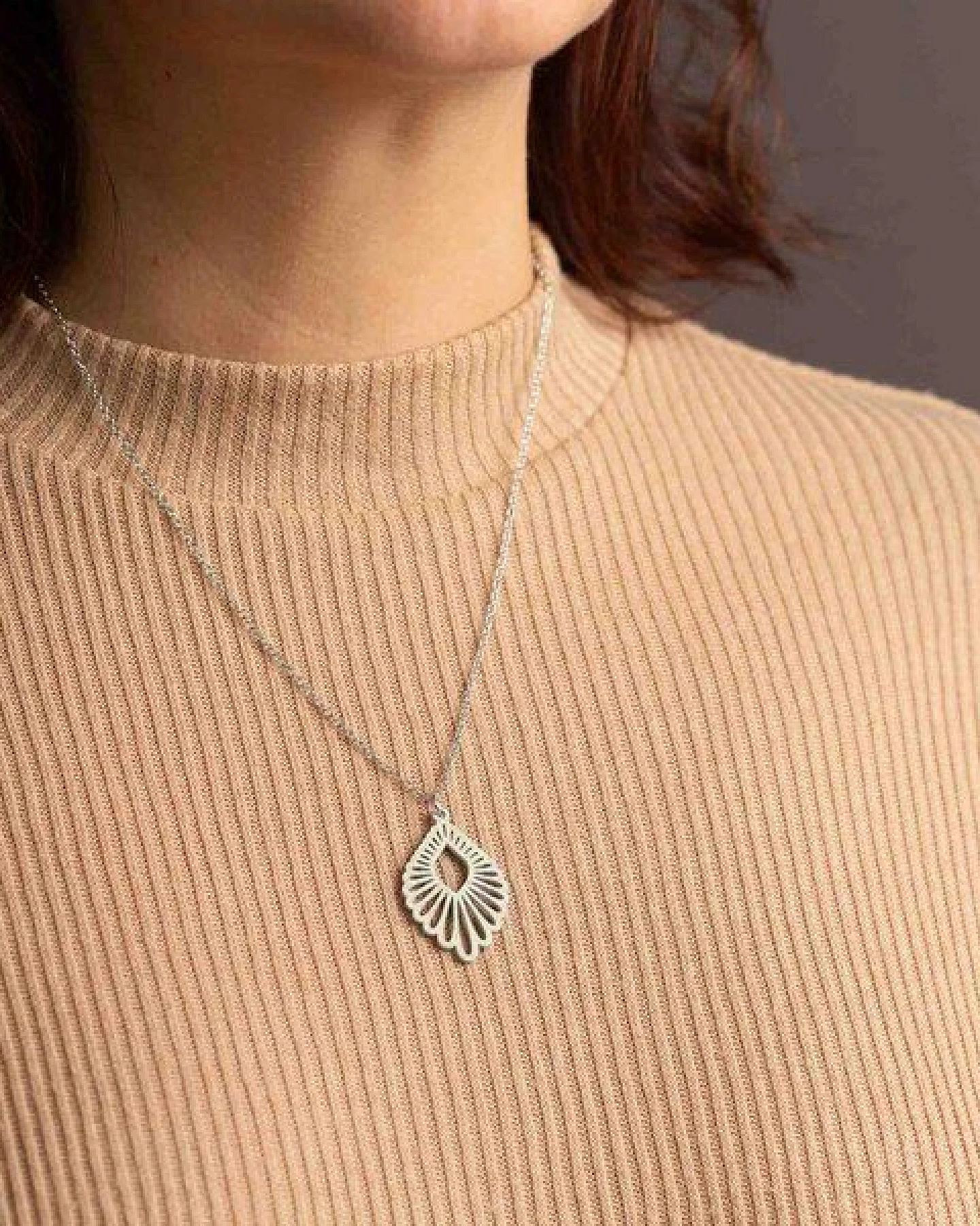 feinformart Kette mit Holzanhänger 'Mindful' – Ansicht 2