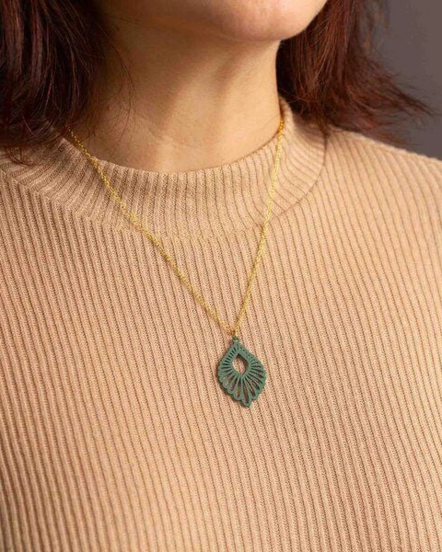 feinformart Kette mit Holzanhänger 'Mindful' – Ansicht 2