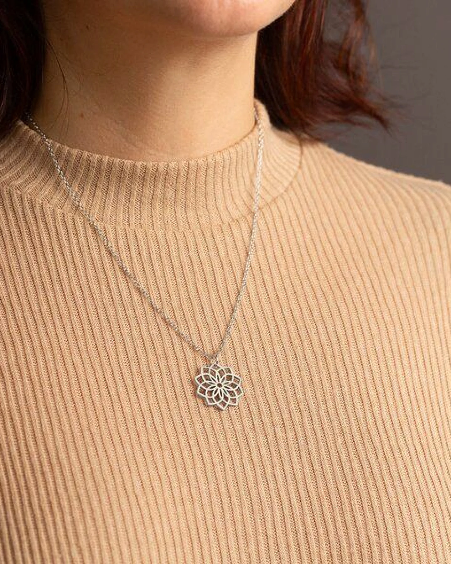 feinformart Kette mit Holzanhänger 'Mandala' – Ansicht 2