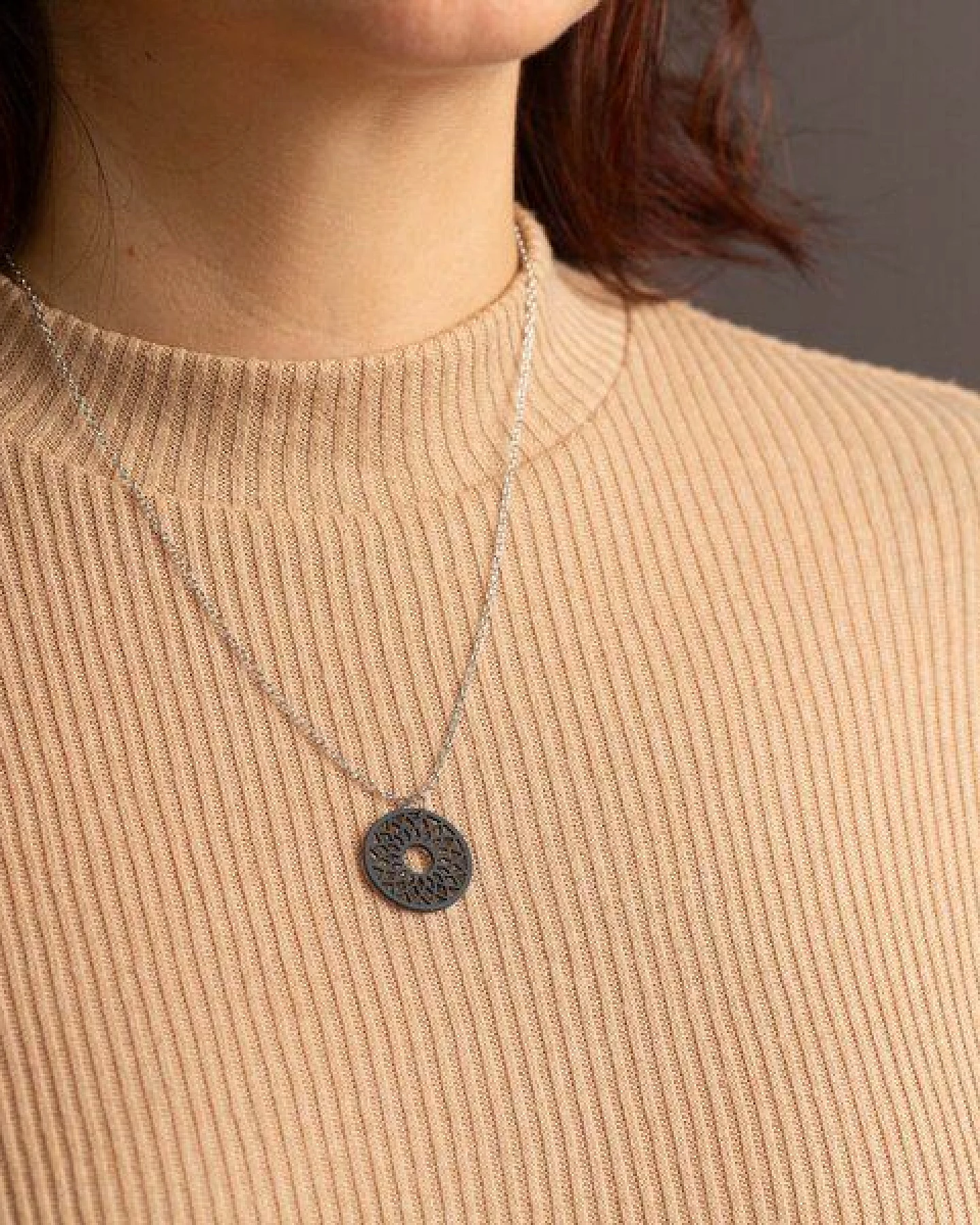 feinformart Kette mit Holzanhänger 'Spirit' – Ansicht 2
