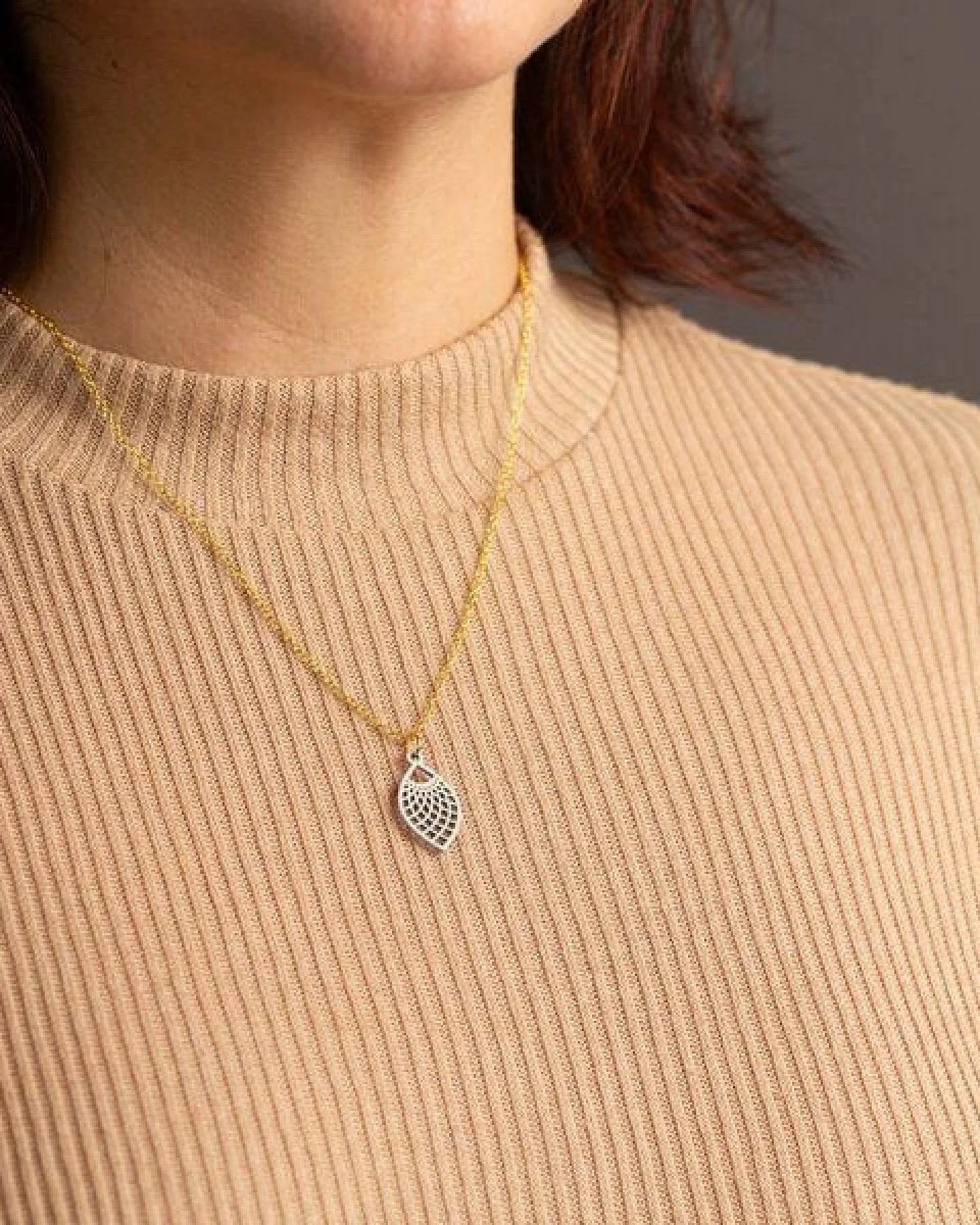 feinformart Kette mit Holzanhänger 'Leaf' – Ansicht 2