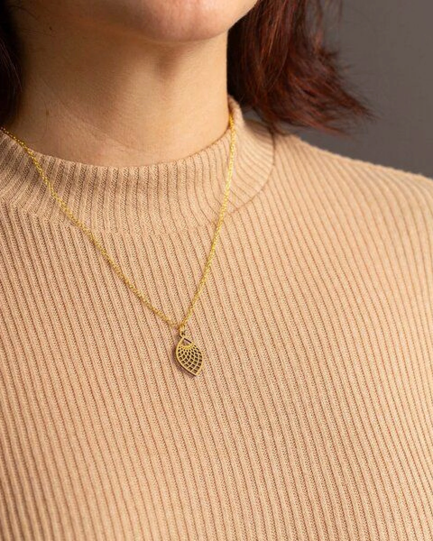 feinformart Kette mit Holzanhänger 'Leaf' – Ansicht 2