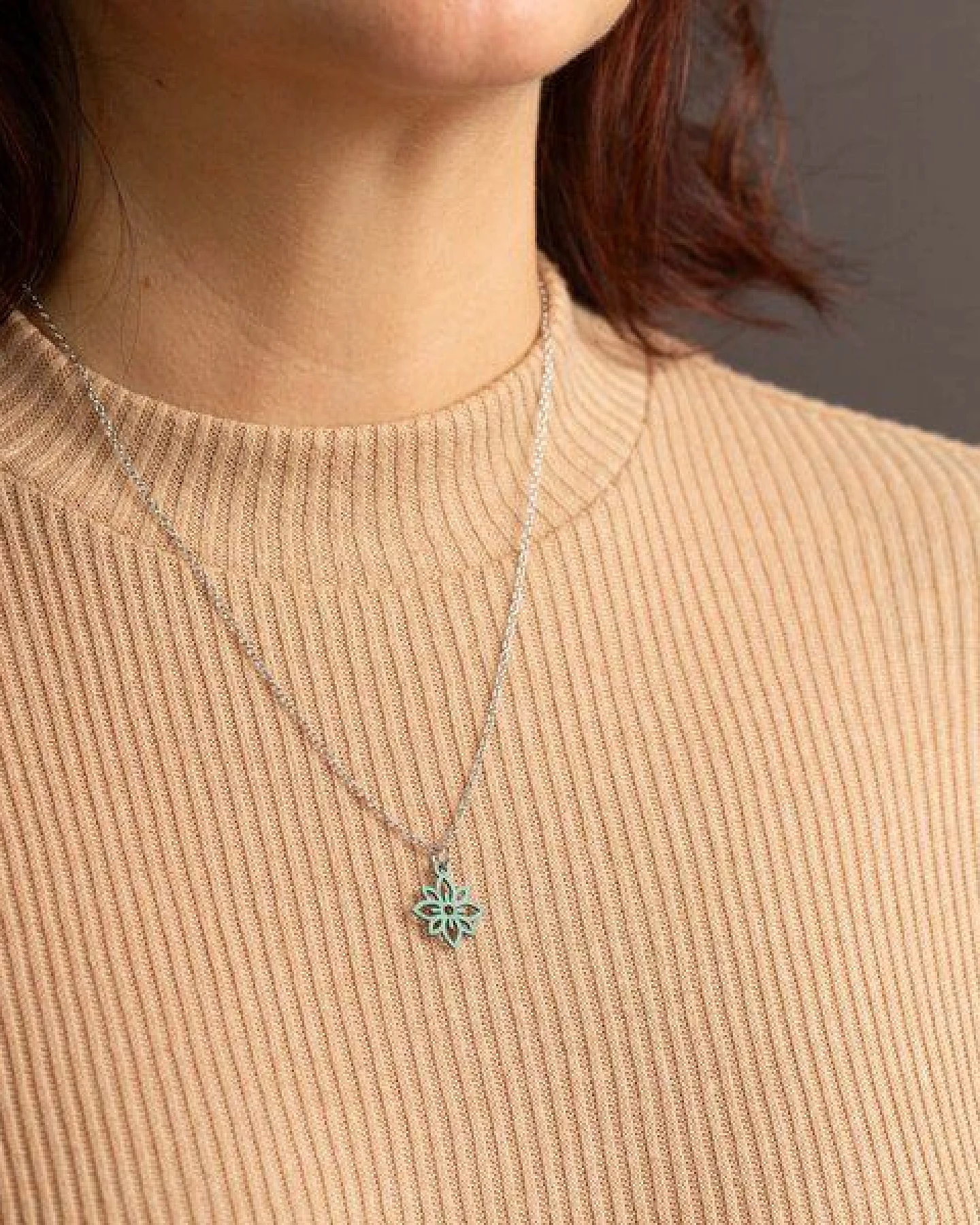 feinformart Kette mit Holzanhänger 'Flower Mini' – Ansicht 2