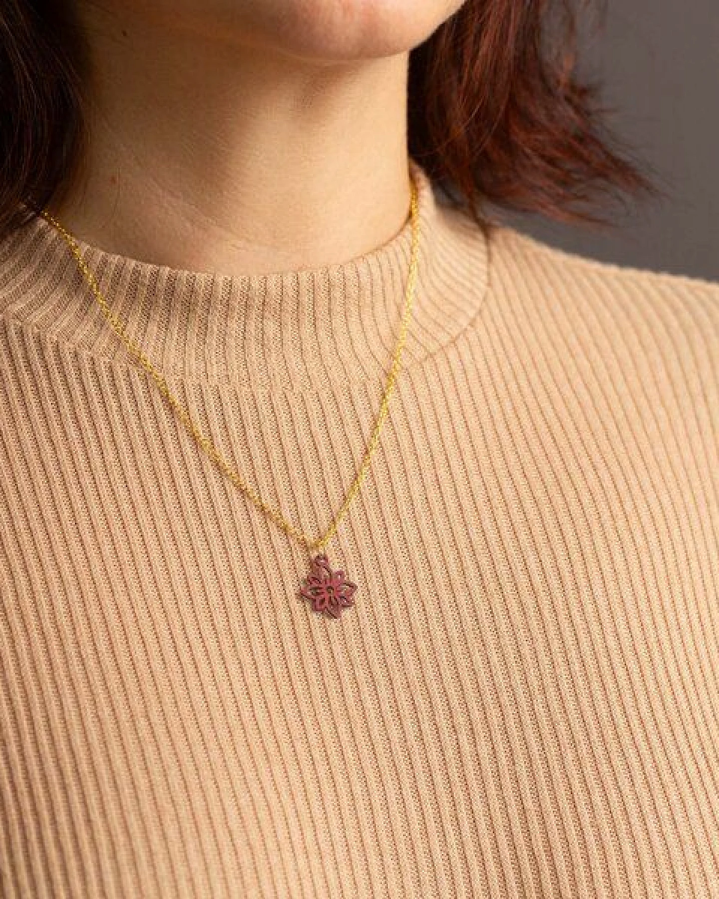 feinformart Kette mit Holzanhänger 'Flower Mini' – Ansicht 2