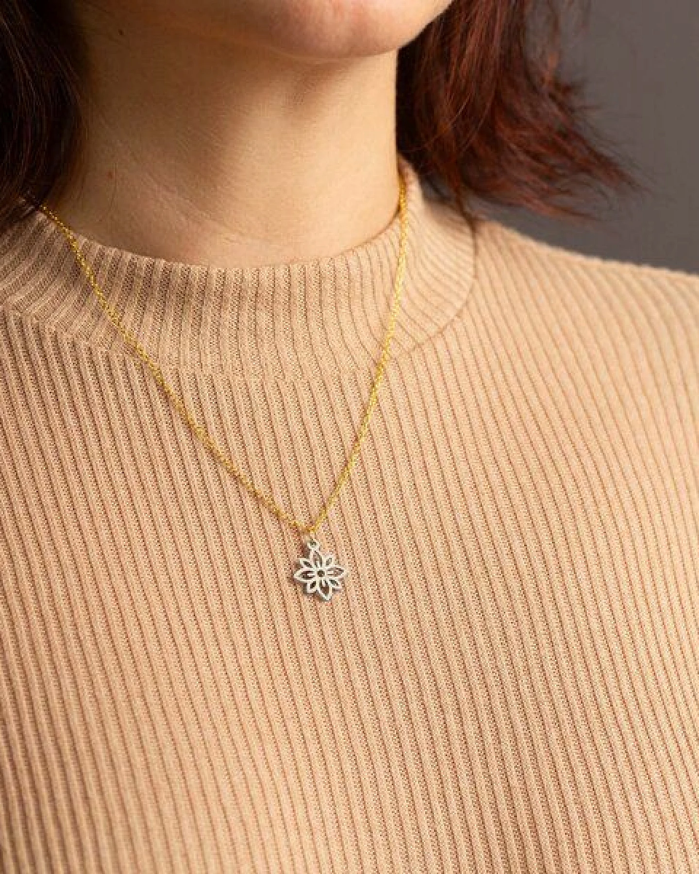 feinformart Kette mit Holzanhänger 'Flower Mini' – Ansicht 2