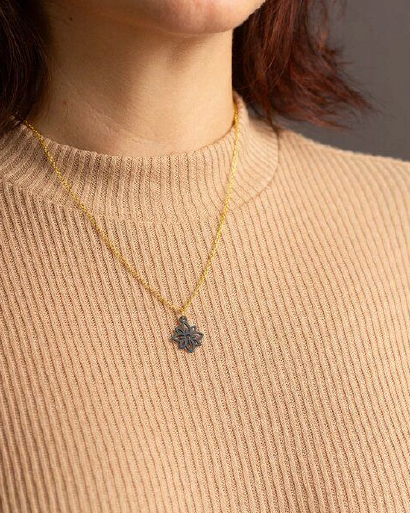 feinformart Kette mit Holzanhänger 'Flower Mini' – Ansicht 2