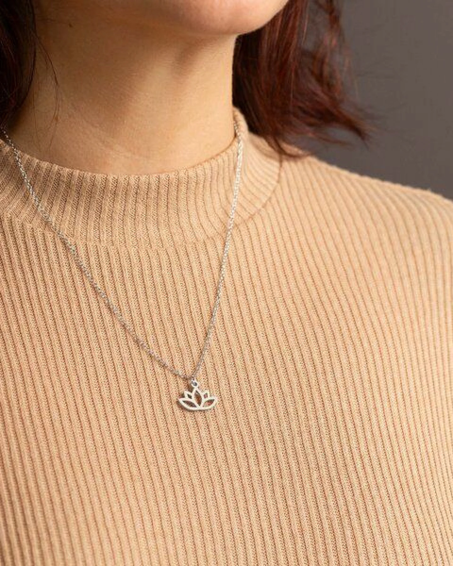 feinformart Kette mit Holzanhänger 'Lotus' – Ansicht 2