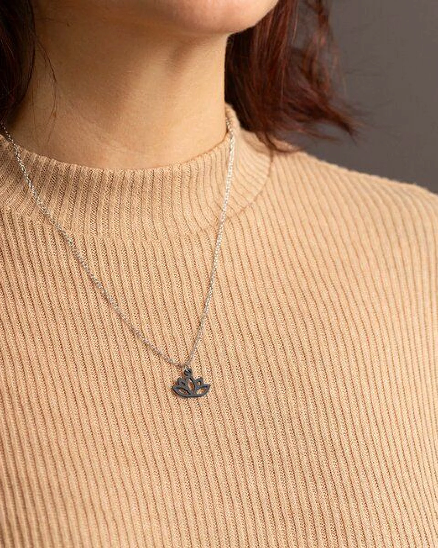 feinformart Kette mit Holzanhänger 'Lotus' – Ansicht 2