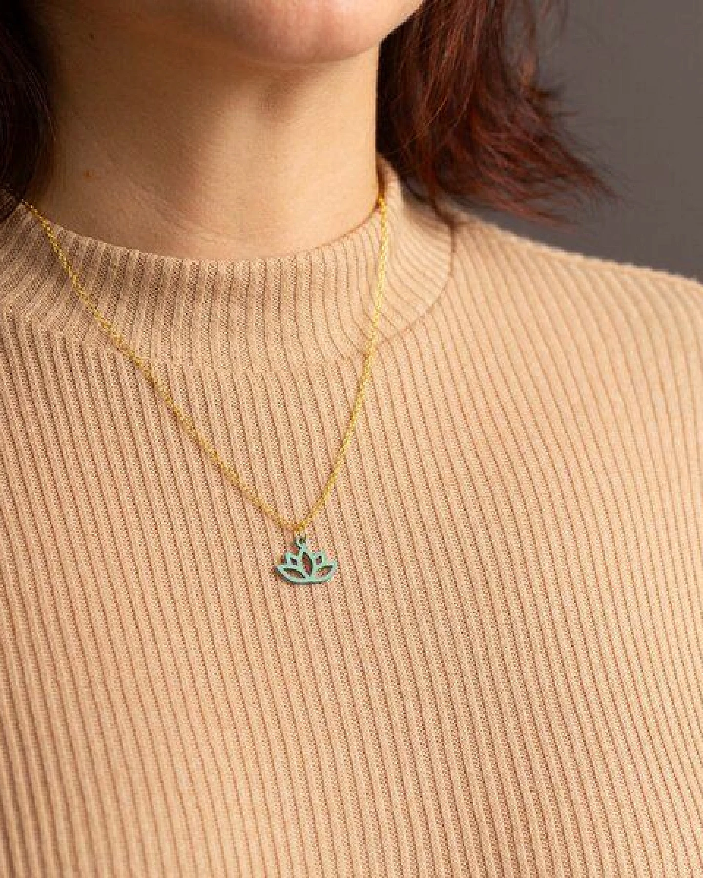 feinformart Kette mit Holzanhänger 'Lotus' – Ansicht 2