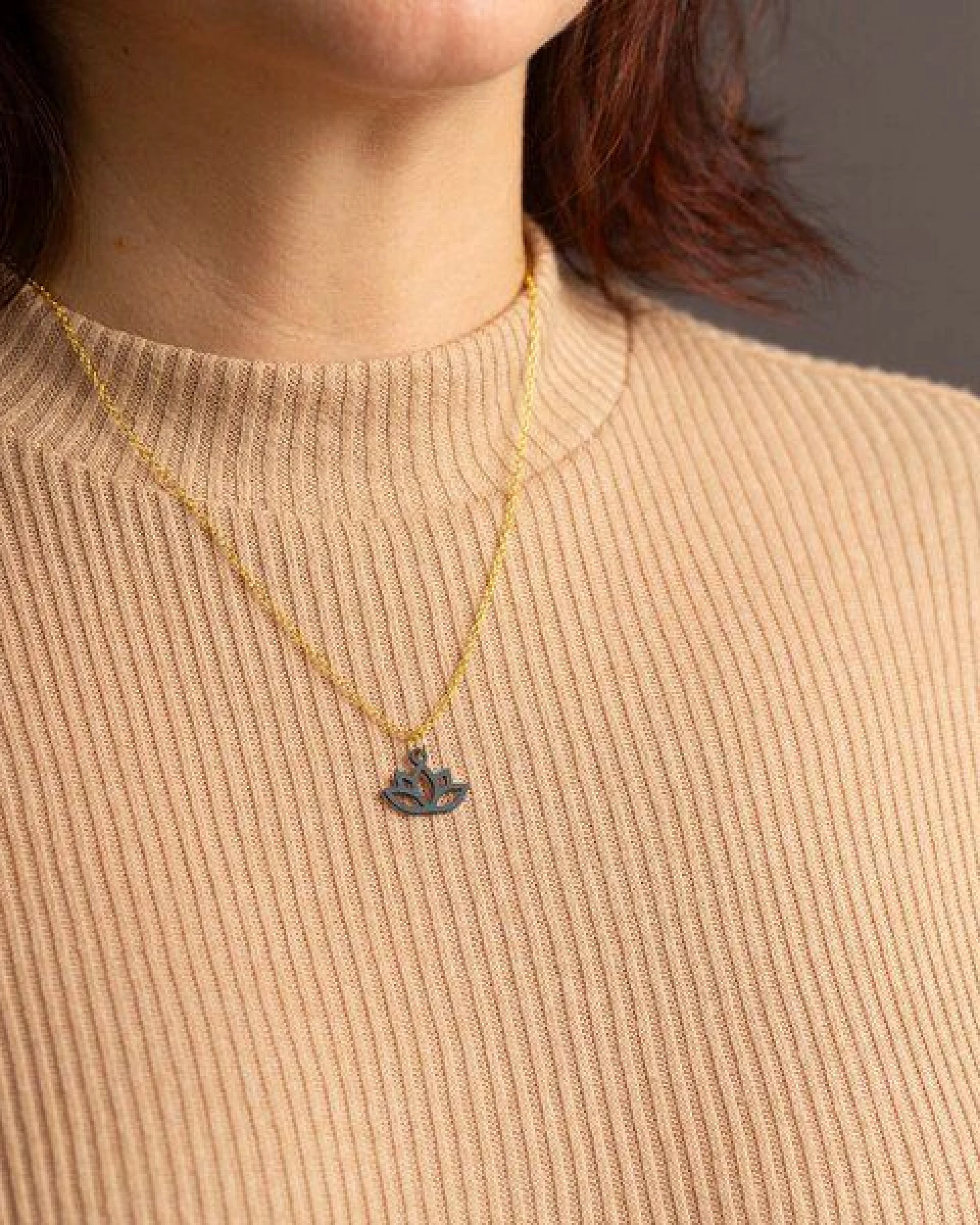 feinformart Kette mit Holzanhänger 'Lotus' – Ansicht 2
