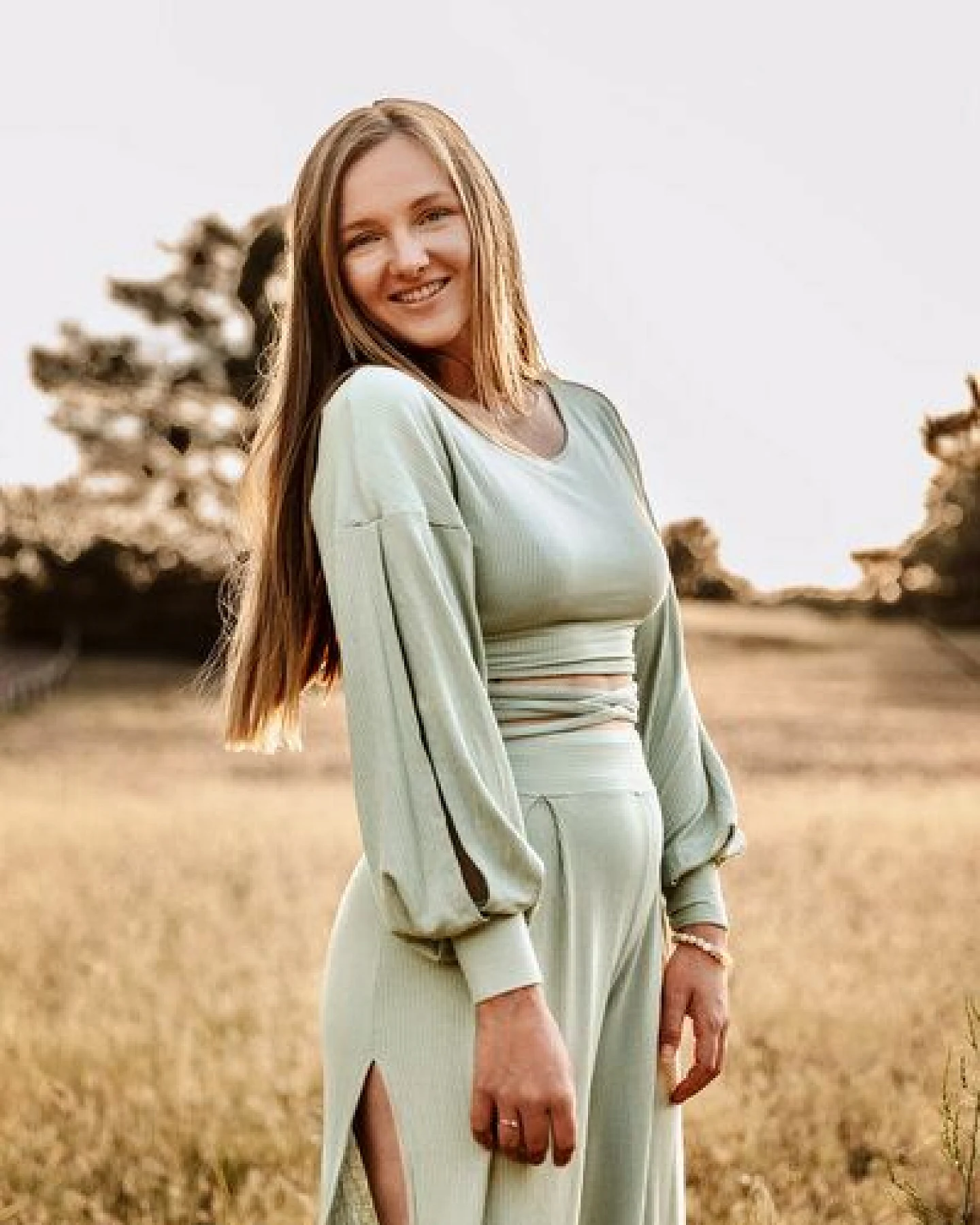 Vivien Joy Flower Pulli mit Schlitzen an den Ärmeln - Farrah – Ansicht 3