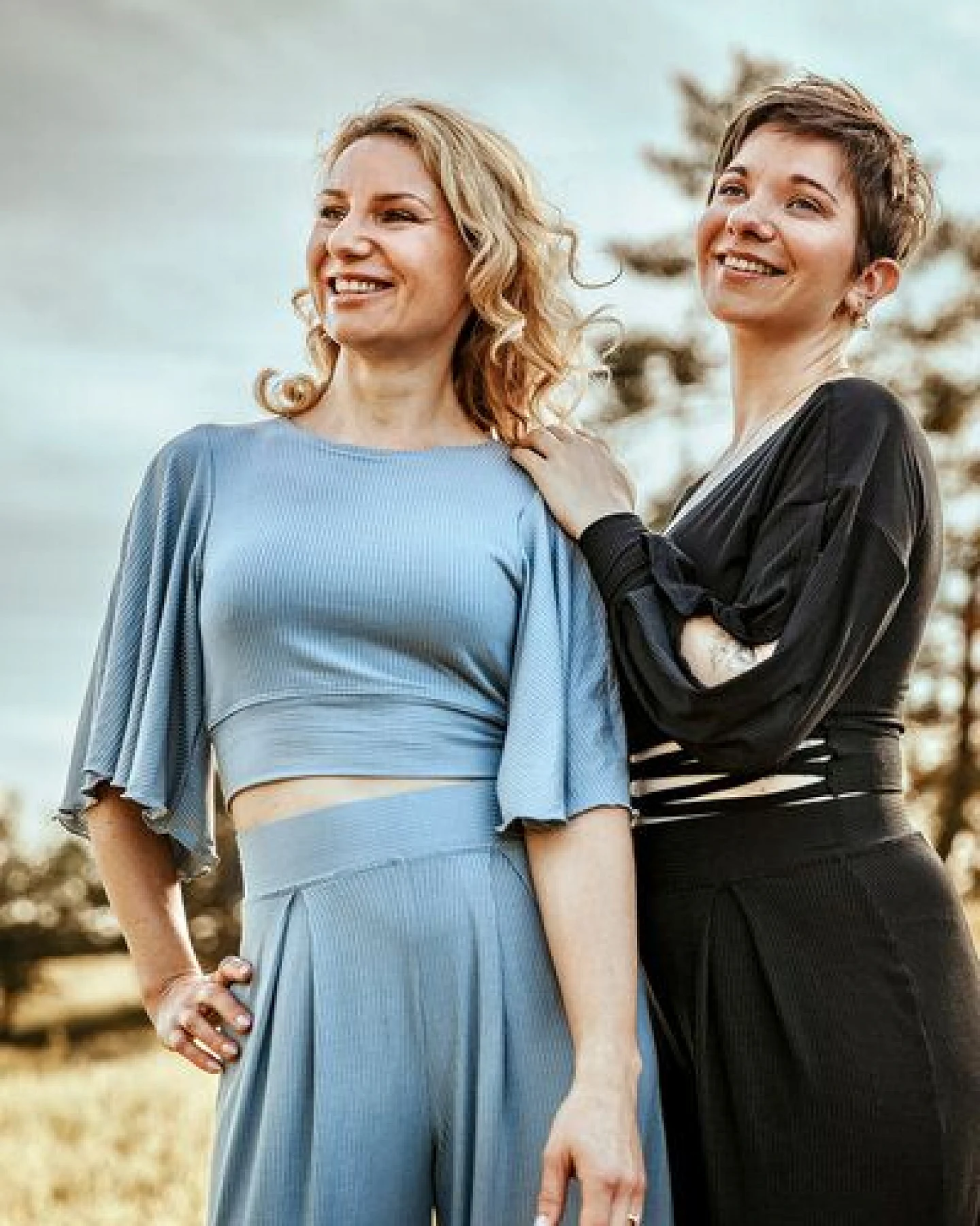 Vivien Joy Flower Pulli mit Schlitzen an den Ärmeln - Farrah – Ansicht 3