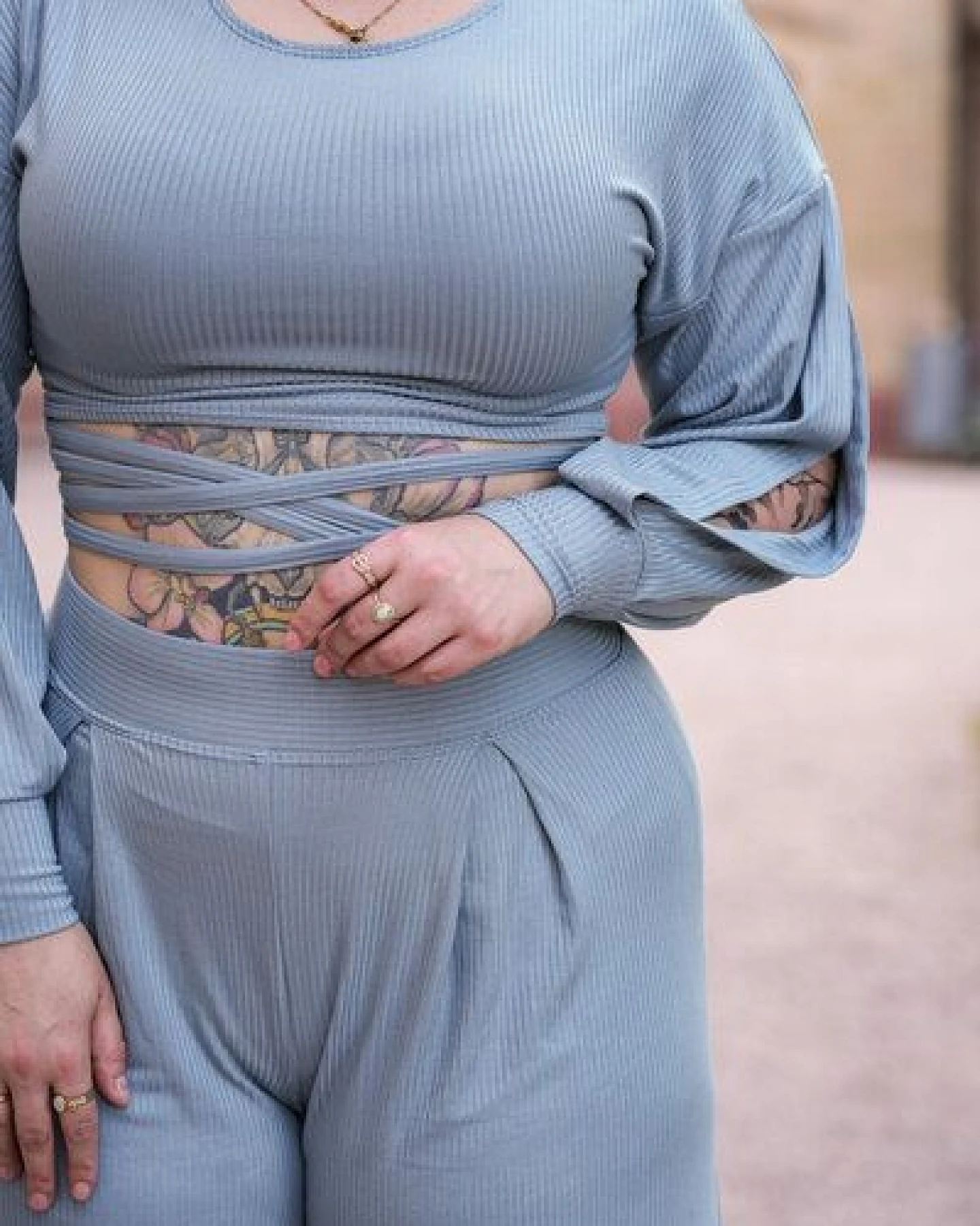 Vivien Joy Flower Pulli mit Schlitzen an den Ärmeln - Farrah – Ansicht 2