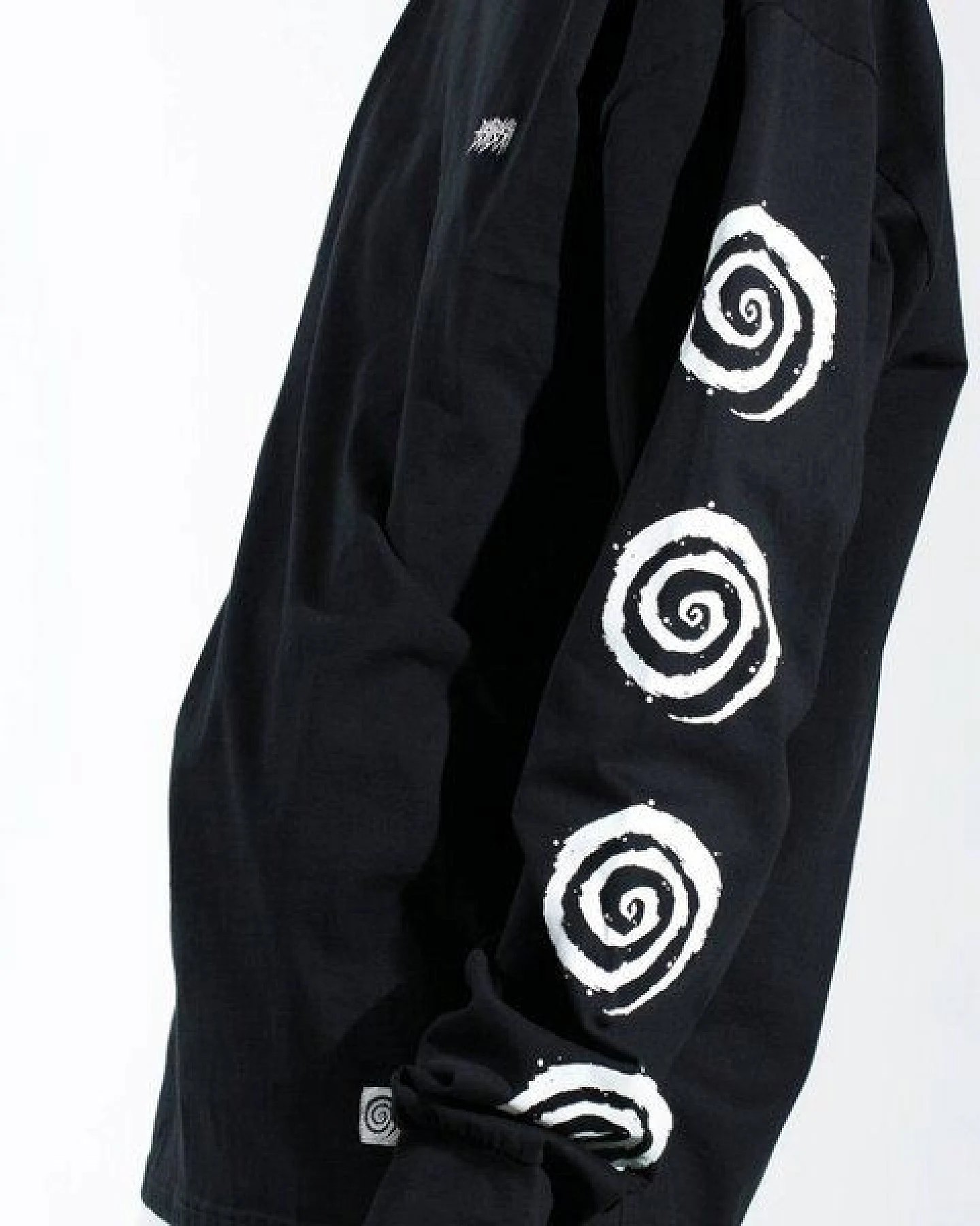 BASTIBASTI Langarm T-Shirt "Spirale" in schwarz – Ansicht 2