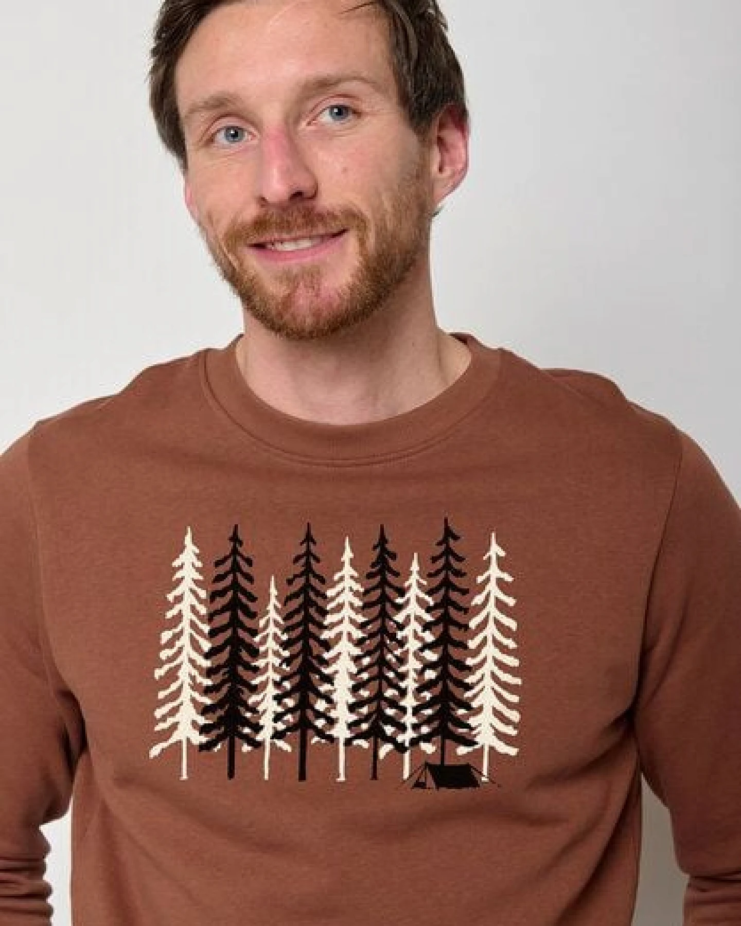 GREENBOMB Nature Wood Camp Wild - Gemütliches Sweatshirt aus Bio-Baumwolle / hochwertiger Print / GOTS / Fair & Vegan – Ansicht 4