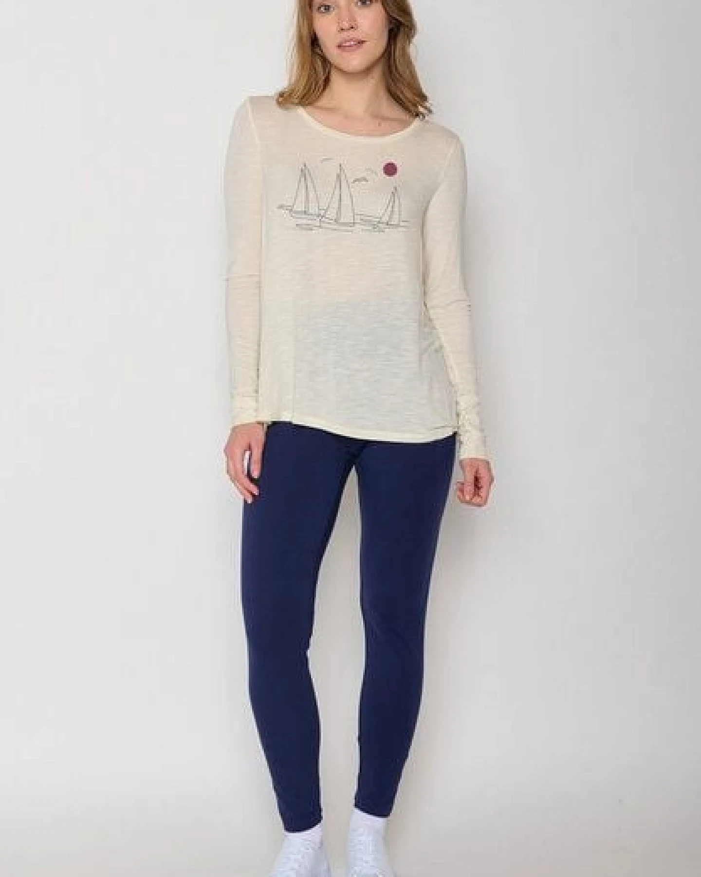 GREENBOMB Nature Upwind Mind - Lässiges Longsleeve aus einem LENZING ECOVERO Mix / hochwertiger Print / Fair & Vegan – Ansicht 4