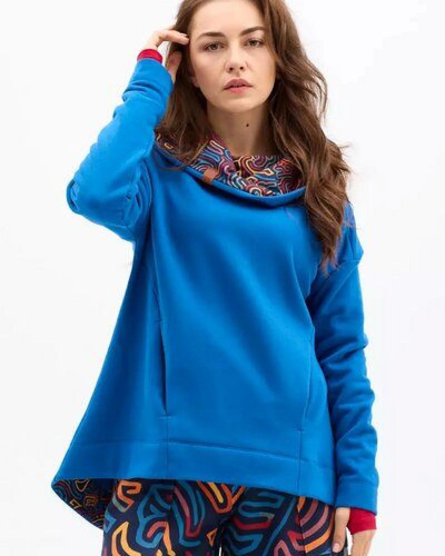 Hoodie Aruba Damen – Kapuzenpullover aus Bio-Baumwolle – mit geräumiger Tasche & KOKOworld-Prints – warm, bequem & fair in der EU produziert – ideal für Yoga, Alltag & Homewear – Ansicht 2