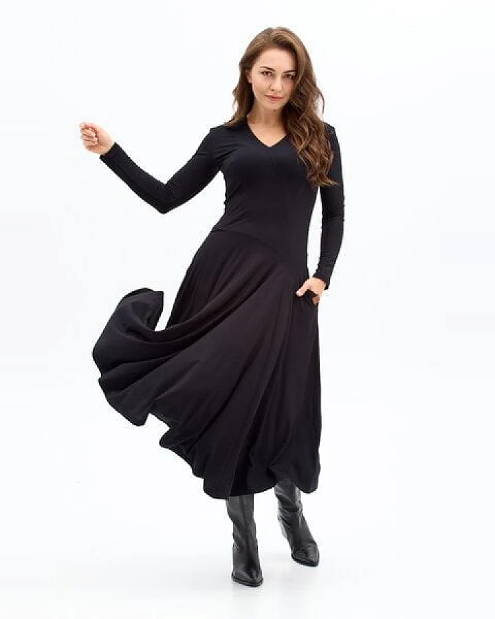Kleid Lia – Maxikleid mit ausgestelltem Rock – Lange Ärmel – V-Ausschnitt – Versteckte Taschen – 100% in der EU fair produziert – KOKOworld