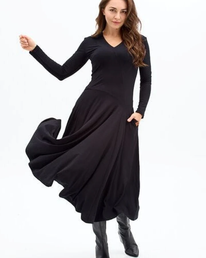 Kleid Lia – Maxikleid mit ausgestelltem Rock – Lange Ärmel – V-Ausschnitt – Versteckte Taschen – 100% in der EU fair produziert – KOKOworld