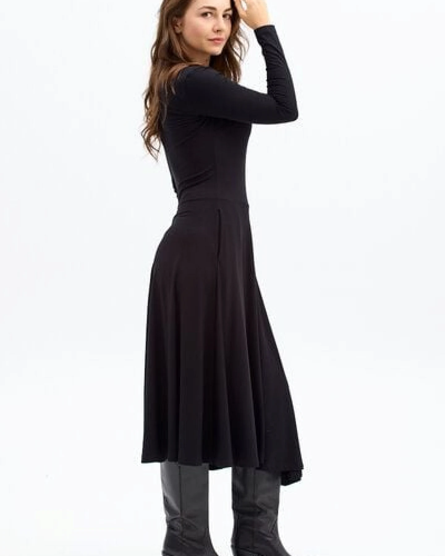 Kleid Lia – Maxikleid mit ausgestelltem Rock – Lange Ärmel – V-Ausschnitt – Versteckte Taschen – 100% in der EU fair produziert – KOKOworld – Ansicht 4