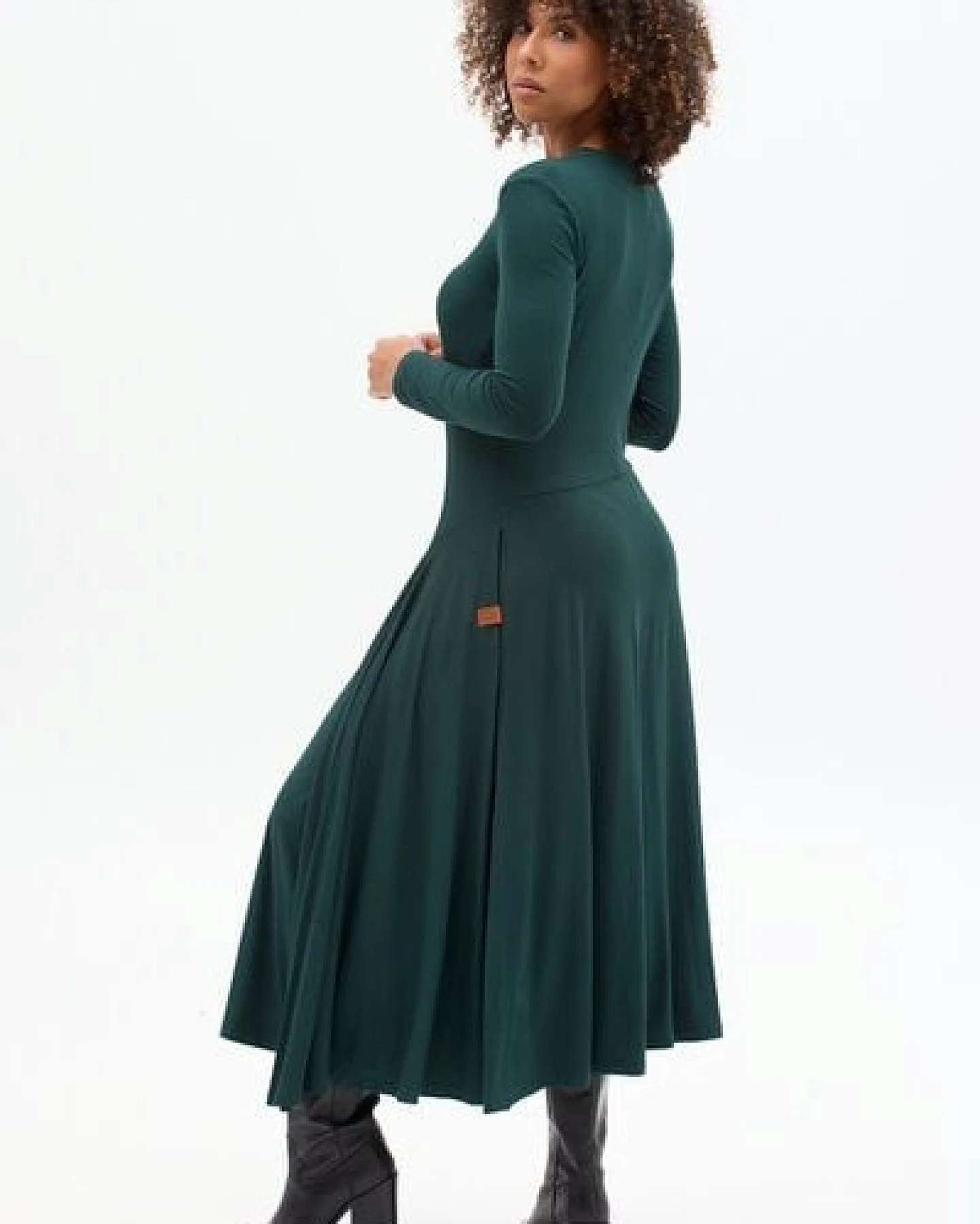 Kleid Lia – Maxikleid mit ausgestelltem Rock – Lange Ärmel – V-Ausschnitt – Versteckte Taschen – 100% in der EU fair produziert – KOKOworld – Ansicht 3